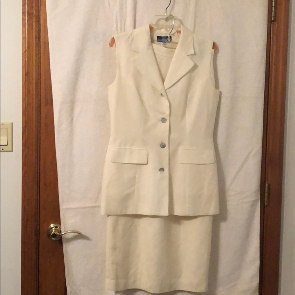 Pursuits linen no sleeve jacket and skirt